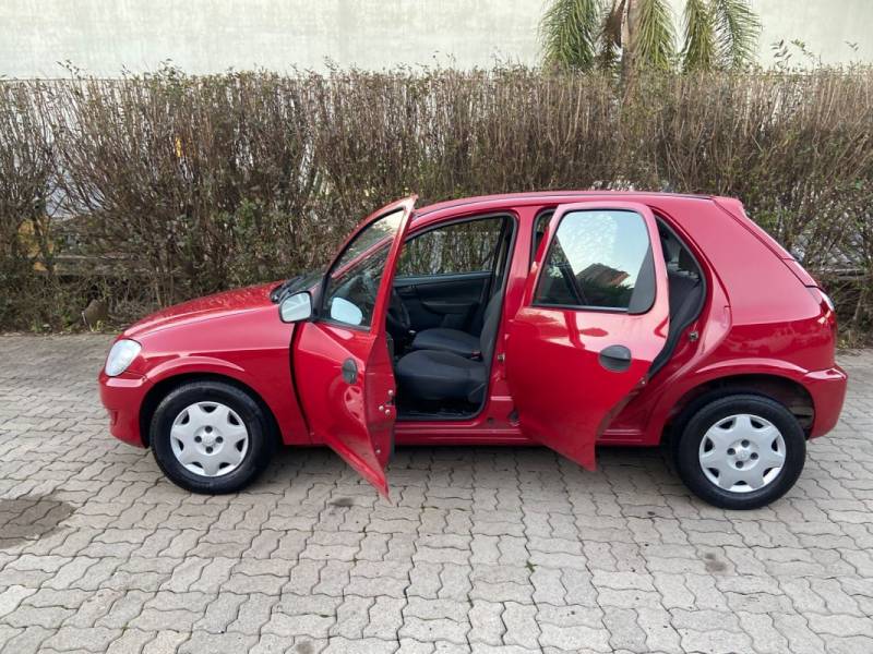 CHEVROLET - CELTA - 2006/2007 - Vermelha - R$ 23.900,00
