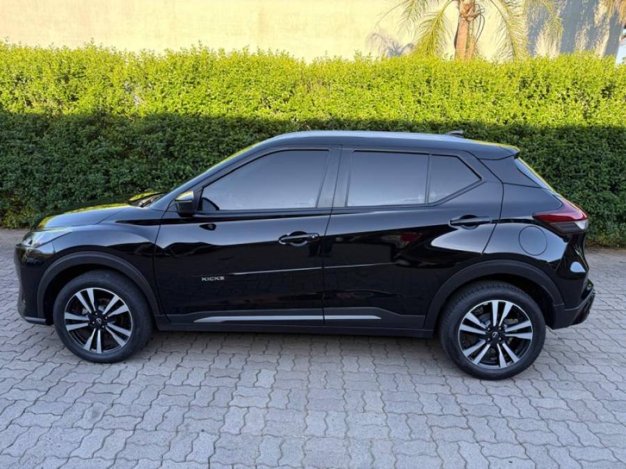 NISSAN - KICKS - 2022/2023 - Preta - R$ 104.900,00