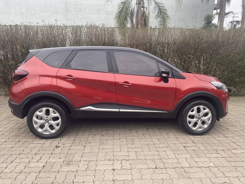 RENAULT - CAPTUR - 2017/2018 - Vermelha - R$ 69.900,00