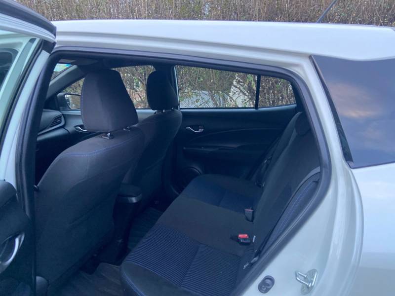 TOYOTA - YARIS - 2018/2019 - Branca - R$ 77.900,00
