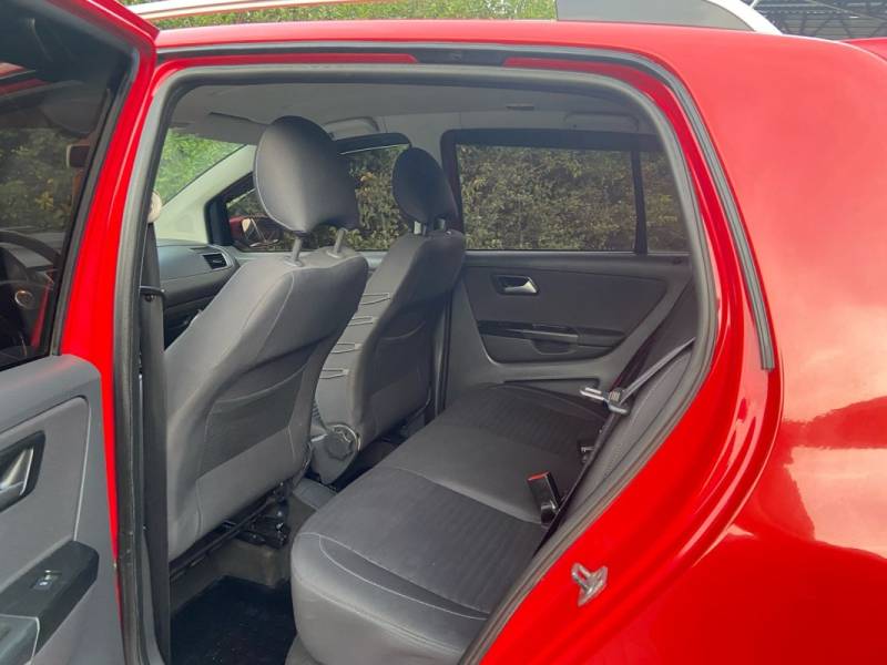 VOLKSWAGEN - CROSSFOX - 2010/2011 - Vermelha - R$ 43.900,00