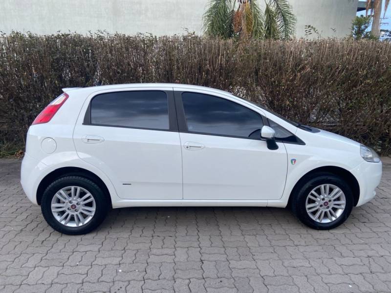 FIAT - PUNTO - 2011/2011 - Branca - R$ 35.900,00