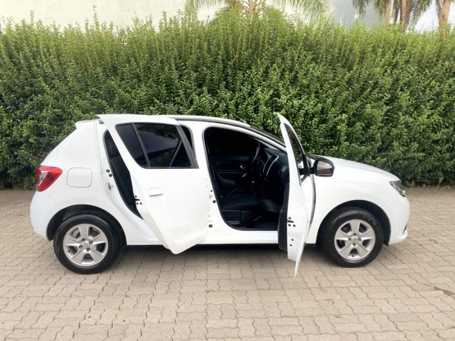 RENAULT - SANDERO - 2015/2015 - Branca - R$ 42.900,00