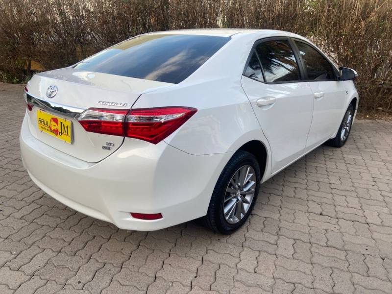 TOYOTA - COROLLA - 2015/2016 - Branca - R$ 91.900,00