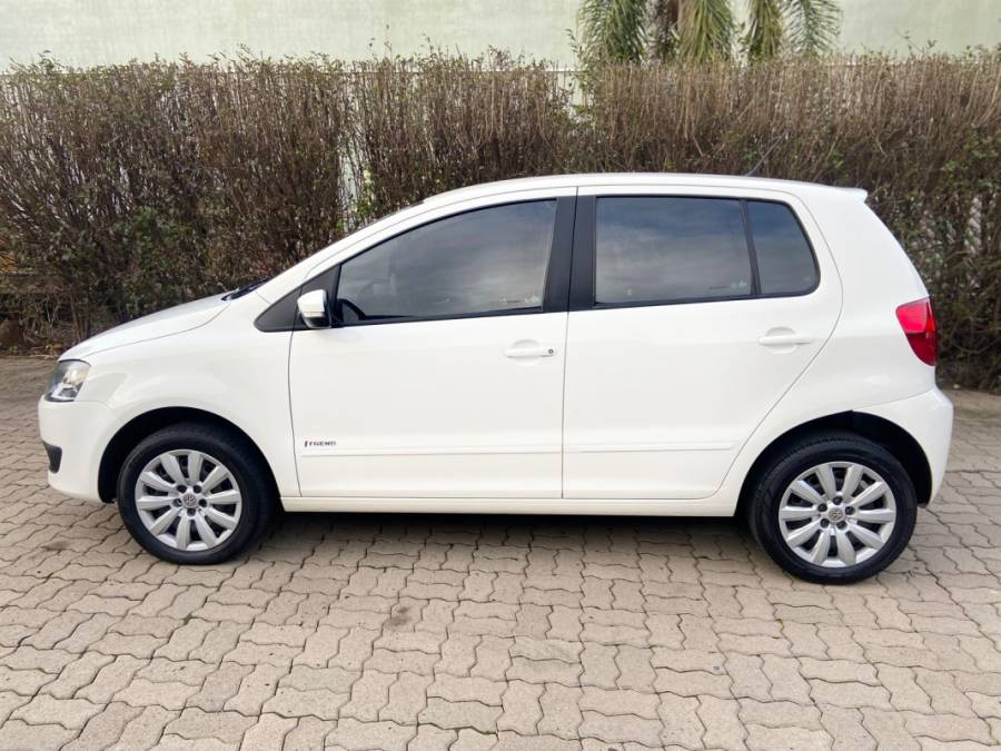 VOLKSWAGEN - FOX - 2013/2014 - Branca - R$ 42.900,00