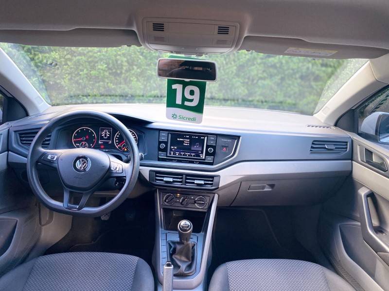 VOLKSWAGEN - POLO - 2018/2019 - Branca - R$ 68.900,00