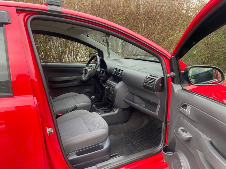VOLKSWAGEN - FOX - 2009/2010 - Vermelha - R$ 26.900,00