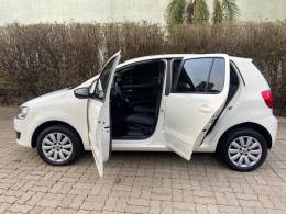 VOLKSWAGEN - FOX - 2013/2014 - Branca - R$ 42.900,00