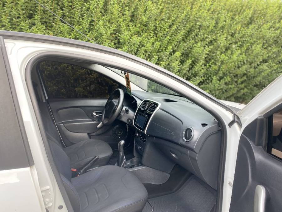 RENAULT - SANDERO - 2015/2015 - Branca - R$ 42.900,00