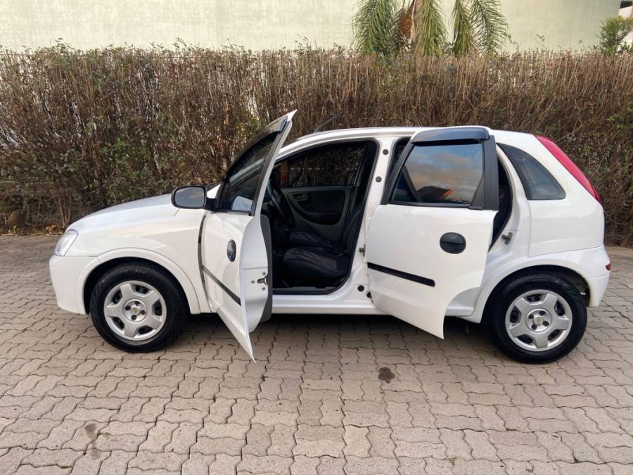 CHEVROLET - CORSA - 2004/2005 - Branca - R$ 22.900,00