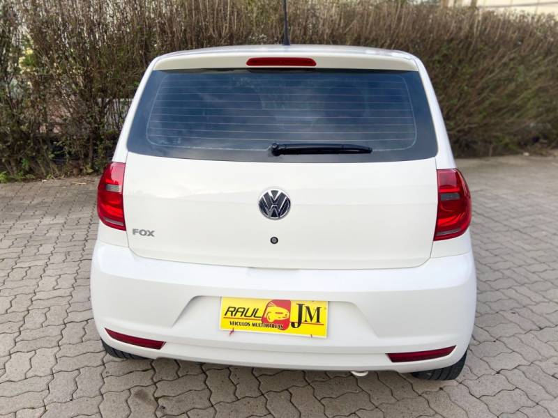 VOLKSWAGEN - FOX - 2013/2014 - Branca - R$ 42.900,00
