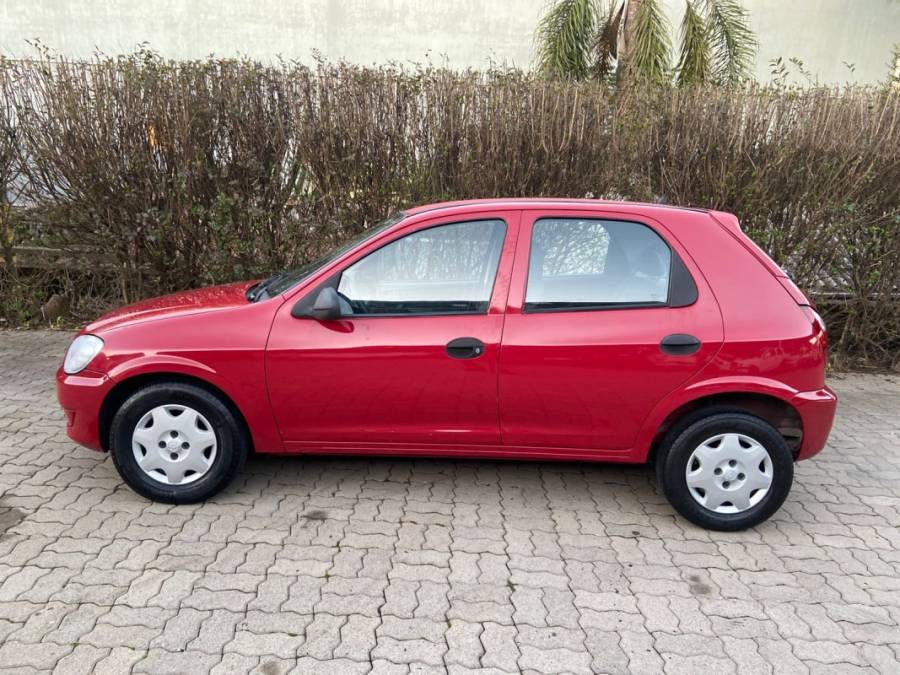 CHEVROLET - CELTA - 2006/2007 - Vermelha - R$ 23.900,00