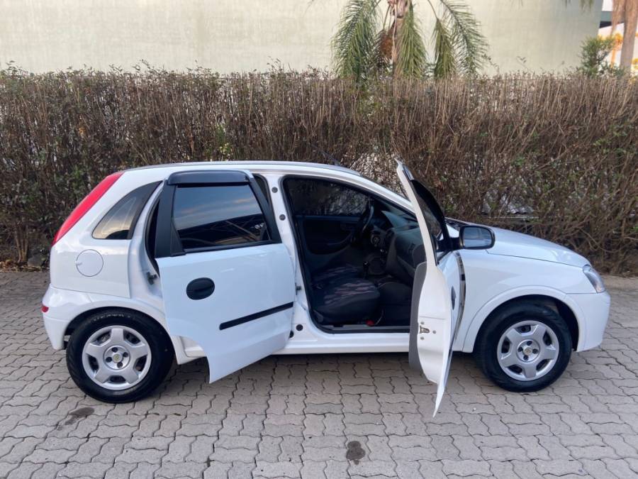 CHEVROLET - CORSA - 2004/2005 - Branca - R$ 22.900,00