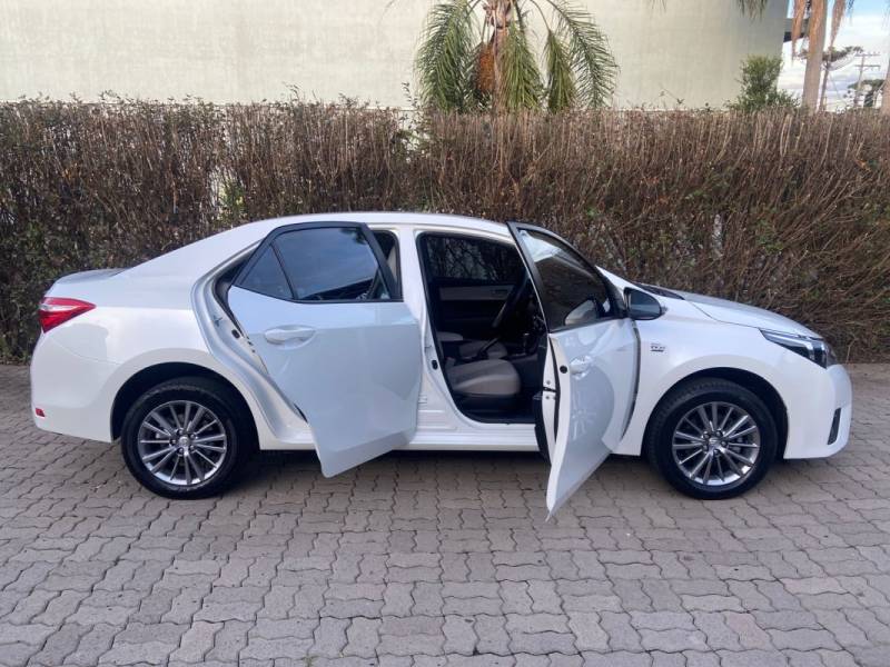 TOYOTA - COROLLA - 2015/2016 - Branca - R$ 91.900,00