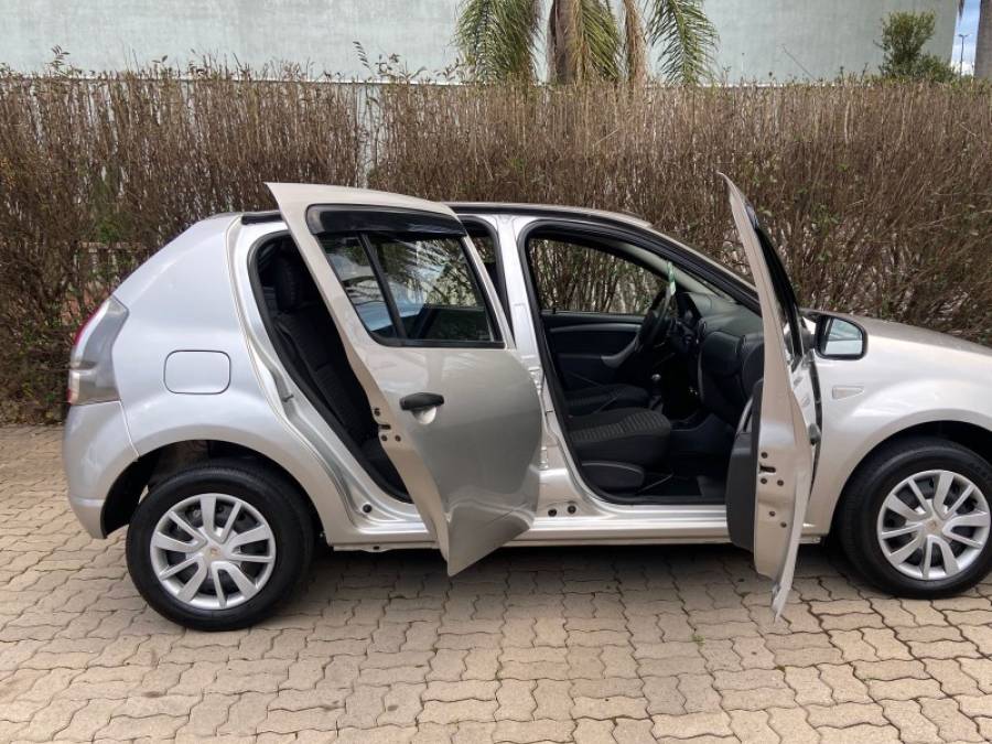 RENAULT - SANDERO - 2013/2014 - Prata - R$ 34.900,00