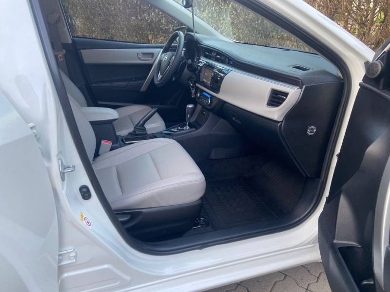 TOYOTA - COROLLA - 2015/2016 - Branca - R$ 91.900,00