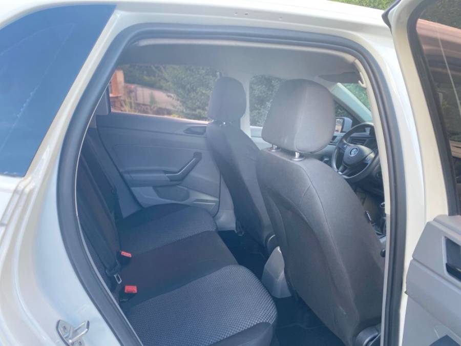 VOLKSWAGEN - POLO - 2018/2019 - Branca - R$ 68.900,00