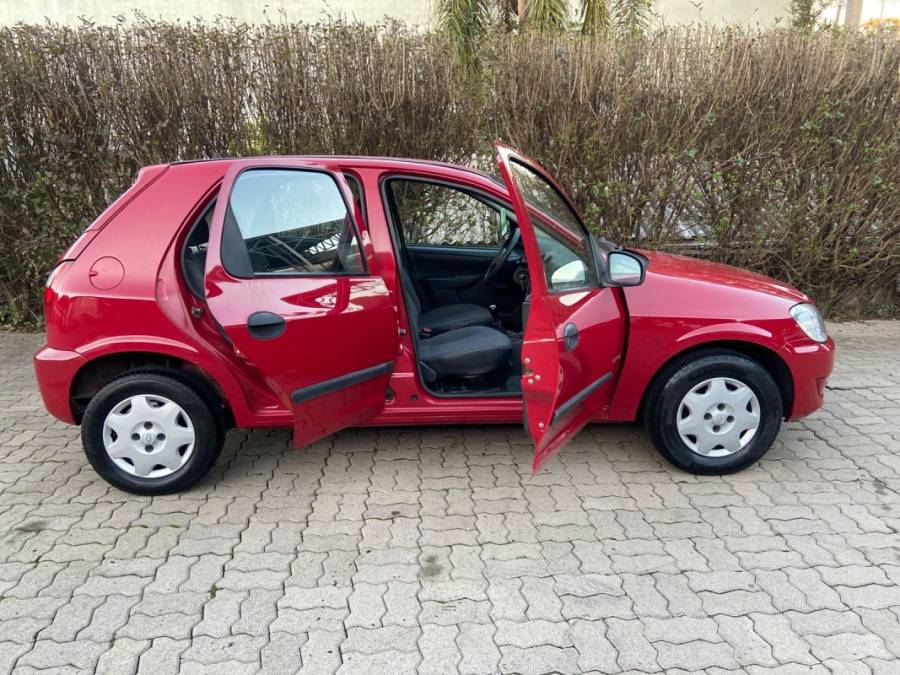 CHEVROLET - CELTA - 2006/2007 - Vermelha - R$ 23.900,00
