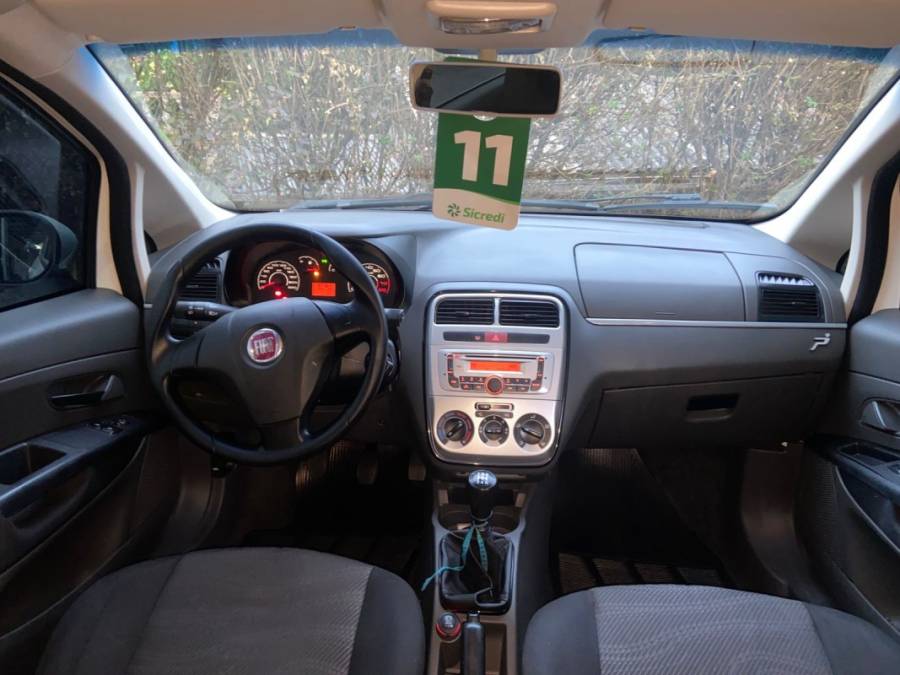 FIAT - PUNTO - 2011/2011 - Branca - R$ 35.900,00