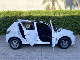 RENAULT - SANDERO - 2017/2018 - Branca - R$ 43.900,00