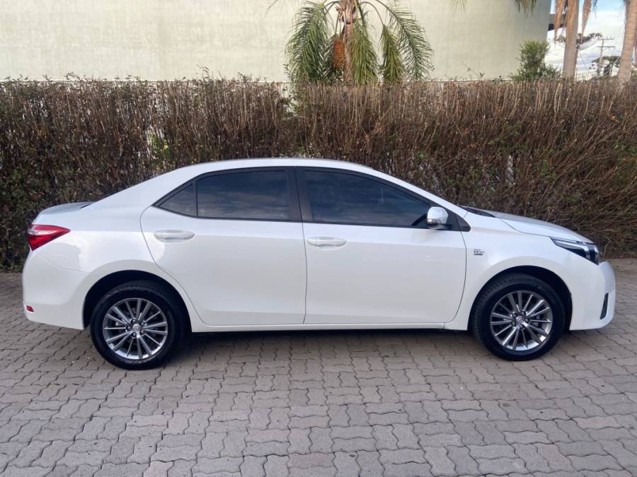 TOYOTA - COROLLA - 2015/2016 - Branca - R$ 91.900,00