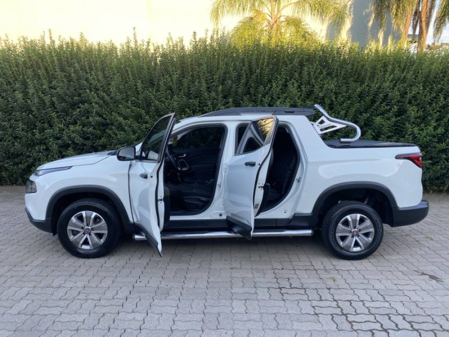 FIAT - TORO - 2016/2017 - Branca - R$ 84.850,00